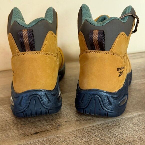NEW Reebok TYAK RB4327 Mens athletic work boot size 8 composite toe TAN